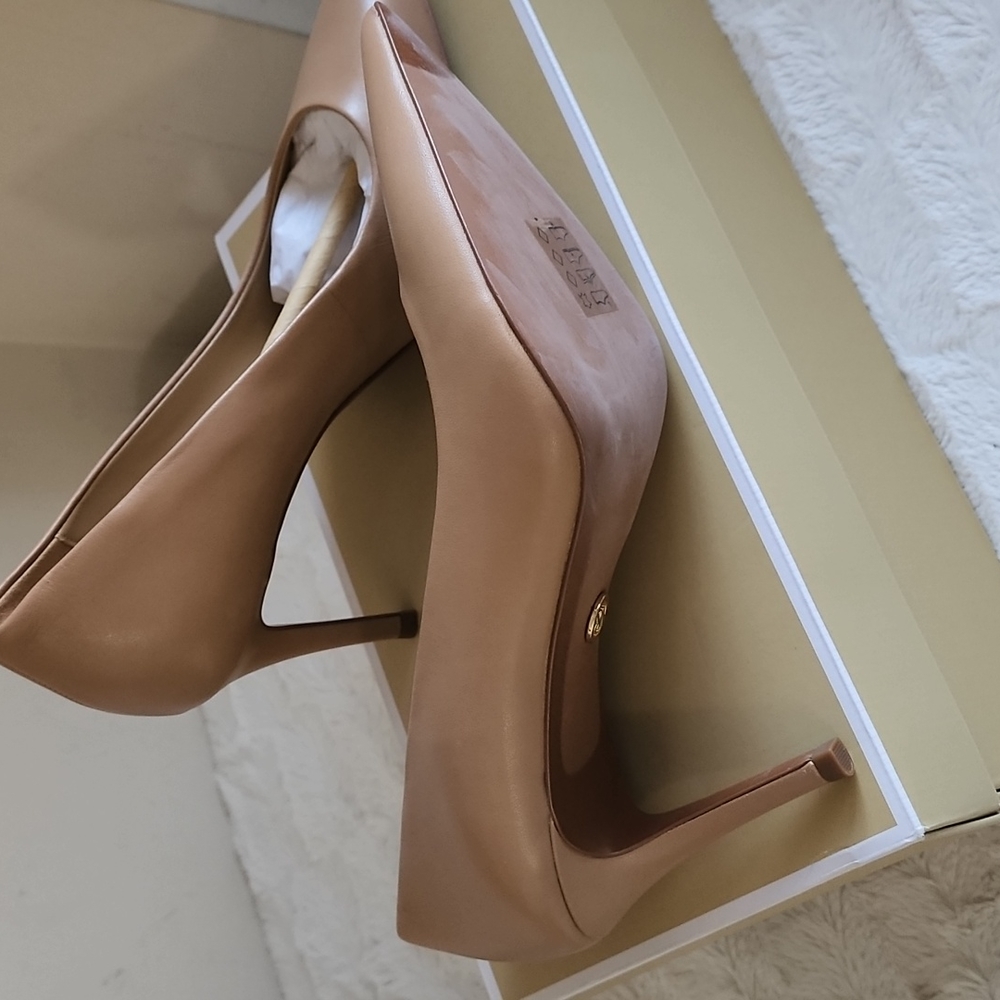 NWT - Michael Kors Keke Mid Pump size 8.5